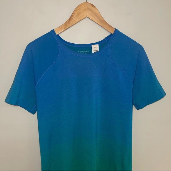 Brooks Short Sleeve Tee Women's Size Medium Blue Green Ombre Seamless Stretch - Picture 4 of 6